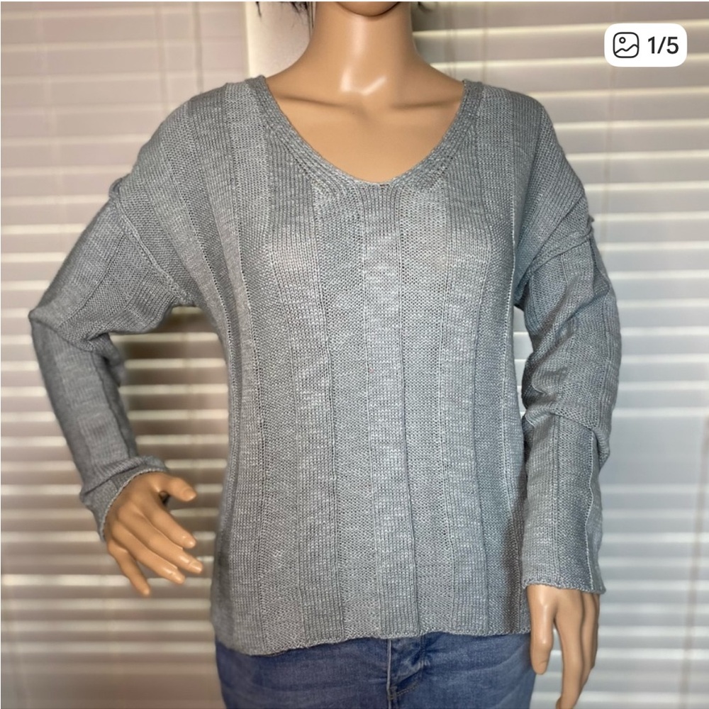 Hippie Rose Ribbed V-neck Sweater Size Medium NWT